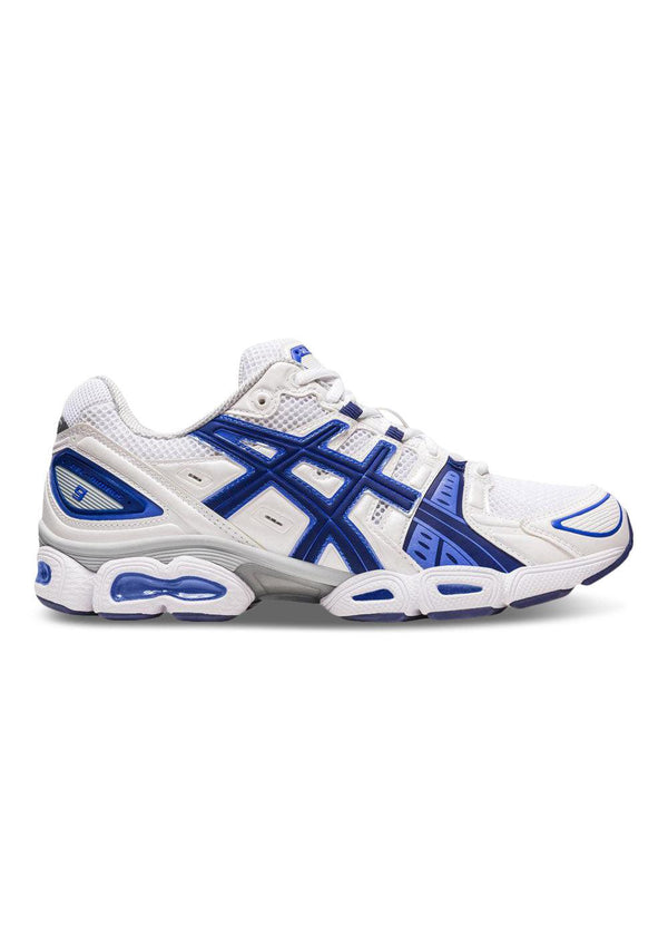 Asics' GEL-NIMBUS 9 - White/Indigo Blue. Køb sneakers her.
