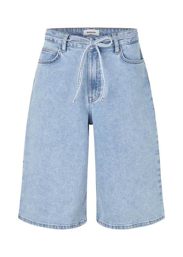 Isoldemd lange shorts - Light Blue Wash-Shorts-Modström-Butler Loftet