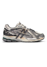 M1906AD - Silver Metallic-Shoes-New Balance-Butler Loftet