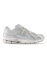 New Balances M1906DH - Silver Metallic. Køb sneakers her.