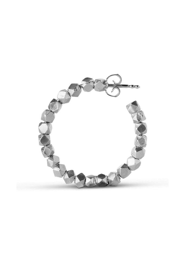 Jane Kønigs Chunky Bead Creole - Sølv. Køb øreringe her.