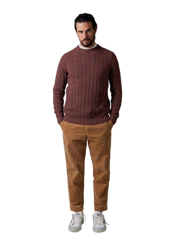 Daniele Fiesolis Crewneck Cable - Melanzana. Køb strik her.
