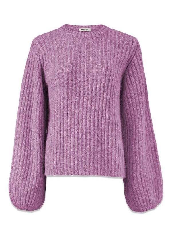 Modströms Goldie o-neck - Pale Grape. Køb strik her.