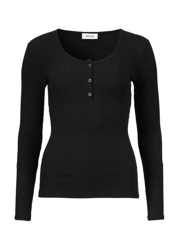 Modströms Orson LS top - Black. Køb toppe her.