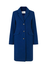 Modströms Pamela coat - Electric Blue. Køb frakker her.