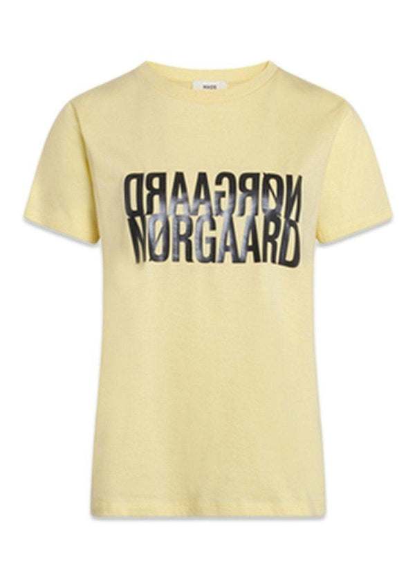 Mads Nørgaards Single Organic Trenda P - Pale Banana. Køb t-shirts her.