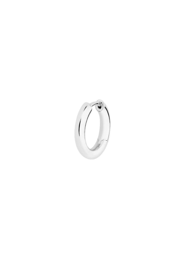 Maria Blacks Slate 12 Huggie - Silver. Køb øreringe her.
