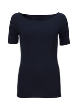 Modströms Tansy top - Navy Noir. Køb toppe her.