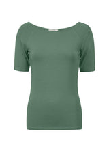 Modströms Tansy top - Sea Green. Køb t-shirts her.