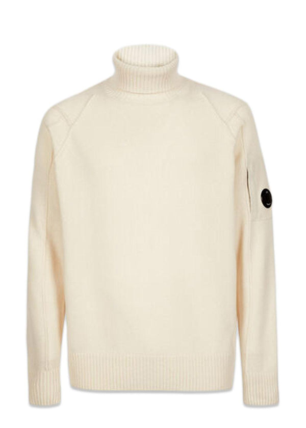 C.P. Companys Turtle Neck knitwear - Gauze White. Køb strik her.